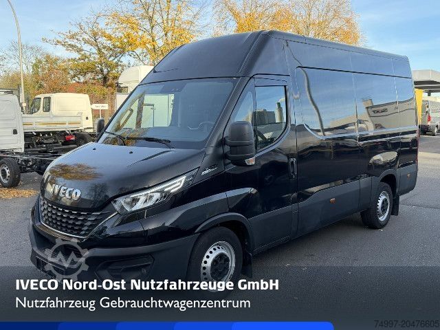 Dobozos furgon IVECO 35S14HA8 V/P HI-MATIC LED RFK AHK