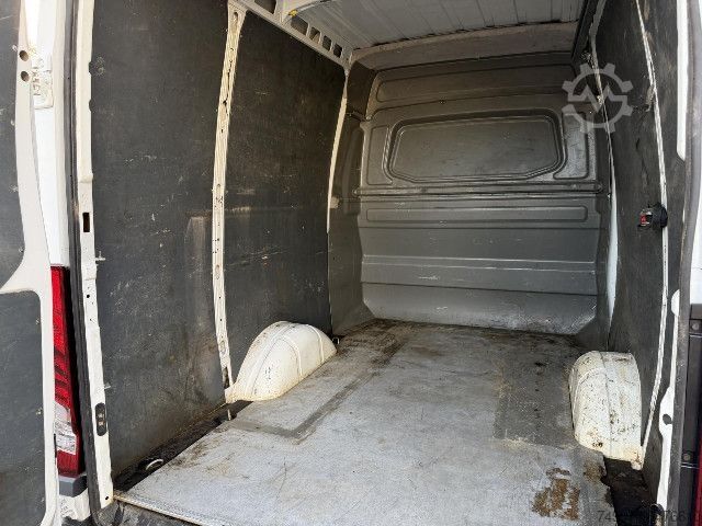 Dobozos furgon IVECO 35S14 SV 6-Sitzer / Klima / Tempomat