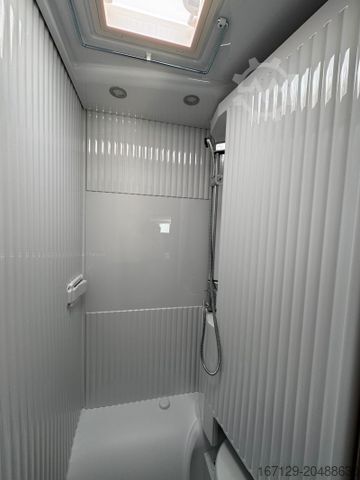 Yarı entegre karavan CARADO V 337