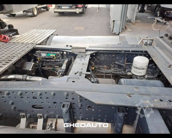 Standardowy ciągnik siodłowy IVECO TRATTORE STRADALE IVECO STRALIS 460 LNG METANO
