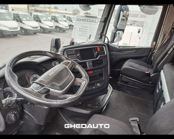 Standardowy ciągnik siodłowy IVECO TRATTORE STRADALE S-WAY 460 LNG METANO