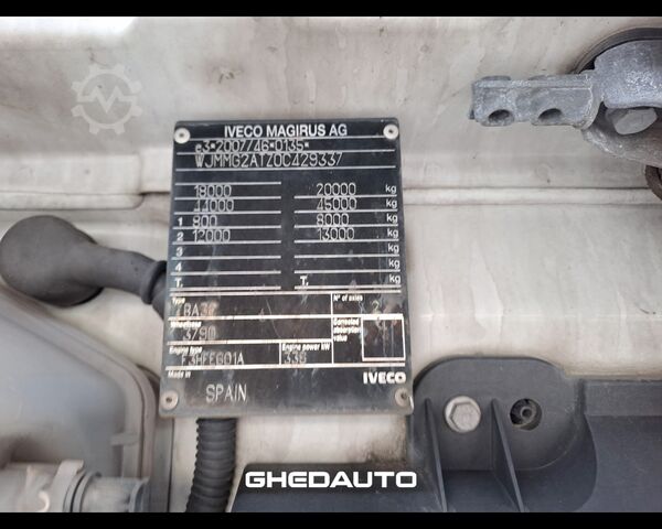 Standardowy ciągnik siodłowy IVECO TRATTORE STRADALE S - WAY 460 LNG METANO