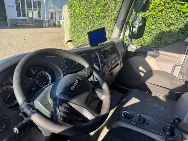 Koffer DAF LF 180 Bakwagen met slaapcabine