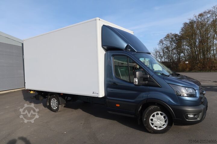 Transporter sa koferom Ford Transit