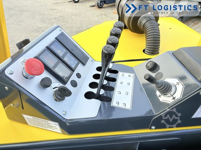 Fyrvägstruck Combilift CB3000 GAS TRIPLEX 4900 FREE-LIFT