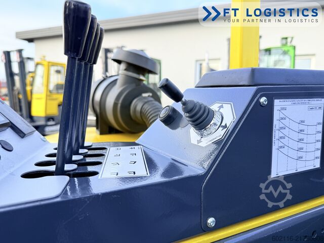 Fyrvägstruck Combilift CB3000 GAS TRIPLEX 4900 FREE-LIFT