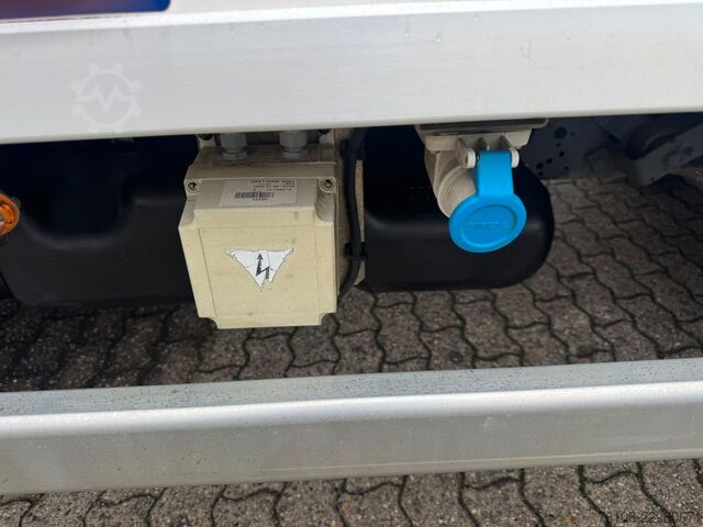 Izotermiczny van chłodnia IVECO Daily 35C14 Tiefkühlkoffer mit LBW **Carrier***