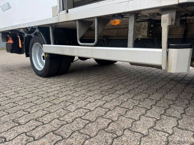 Izotermiczny van chłodnia IVECO Daily 35C14 Tiefkühlkoffer mit LBW **Carrier***