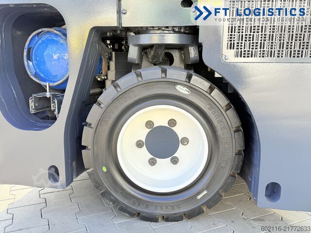 Wózek widłowy czterokierunkowy Combilift CB4500 GAS TRIPLEX 6400 FORK POSITIONER