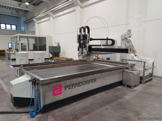 Mașină de tăiat cu jet de apă Perndorfer 