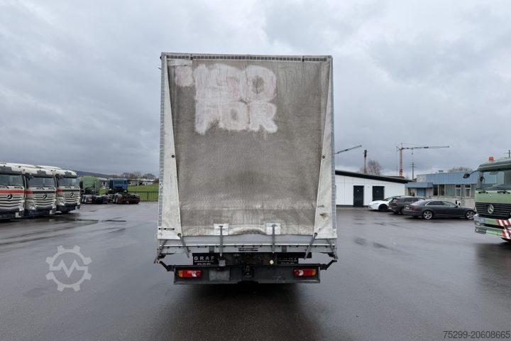 Plattewagen met zeil DAF LF 220 108 4x2 Blache