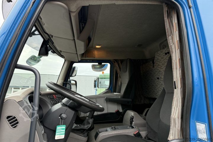 Plattewagen met zeil DAF LF 220 108 4x2 Blache