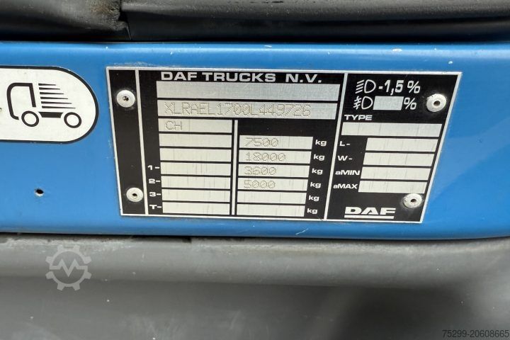 Plattewagen met zeil DAF LF 220 108 4x2 Blache