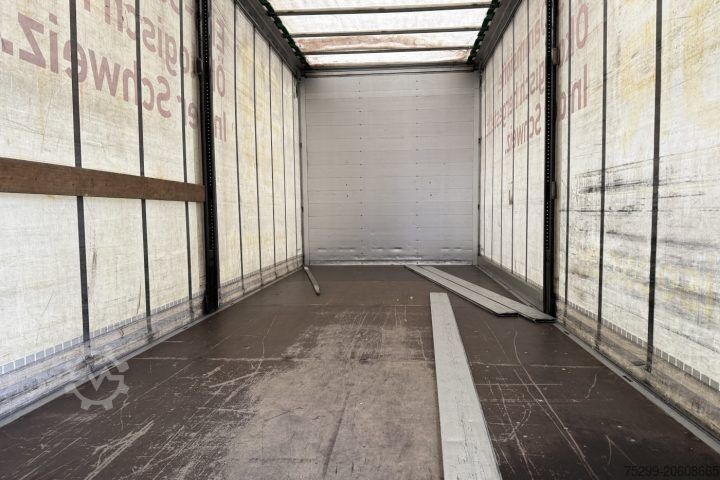 Plattewagen met zeil DAF LF 220 108 4x2 Blache