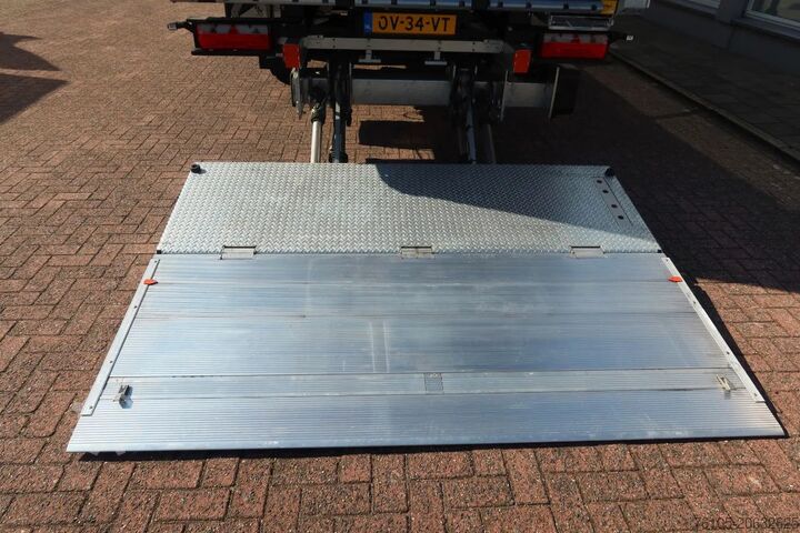 Box body Wielton 3 Asser. Gesloten met Dhollandia klep 2500 kg L...
