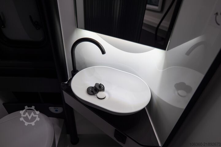 ADRIA TWIN SPORT 640 SGX MINI VAN MET TOILET. NIEUW ADRIA TWIN SPORT 640 SGX