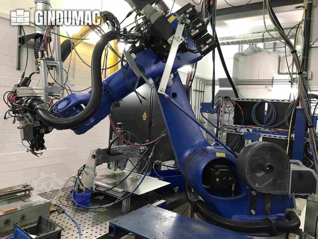 Braccio robotico KUKA KR 100-2 HA 2000
