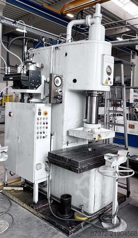 Hydraulisk press med en kolumn Müller CEZ 63,5