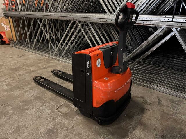 Electric pallet truck BT LWE160
