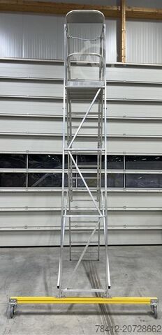 Folding and mobile platform ladder MUNK 052314