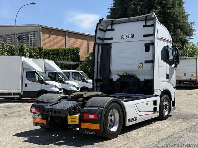Standard nyergesvontató Iveco sway 510