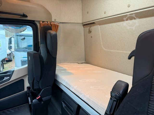 Samochód ciężarowy z plandeką typu platforma MERCEDES-BENZ Actros 2545 / Retarder / Volumenzug