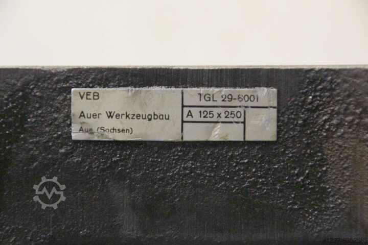2-zuilen stansgereedschap VEB Auer Werkzeugbau A 125 x 250