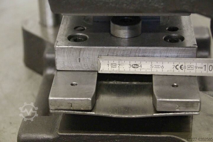 2-zuilen stansgereedschap VEB Auer Werkzeugbau A 125 x 250