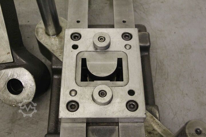 2-zuilen stansgereedschap VEB Auer Werkzeugbau A 125 x 250