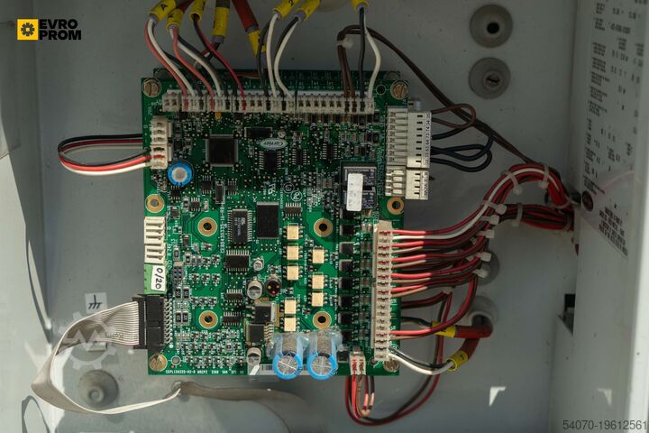 Chiller Used Aircooled chiller CARRIER 30RA 090 B0723 PEE 89 kW. 2009 yom