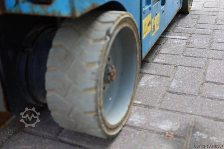 Ascensor cu foarfecă Genie GS1932 Electric, Working Height 7.8 m, 227kg Capac