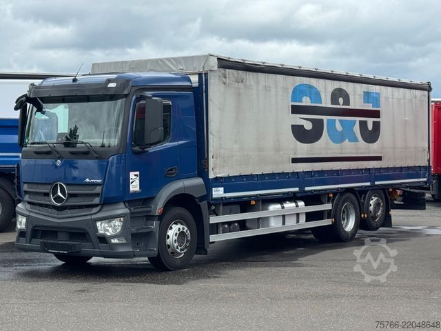 Kamion sa ravnom platformom i ceradom MERCEDES-BENZ ANTOS 2536 L /LENKACHSE / EDSCHA / RADSTAND 5,5m