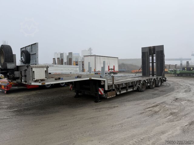 Lavt bygger sættevogn Humbaur HTS30  3 Achs Satteltieflader mit Radmulden