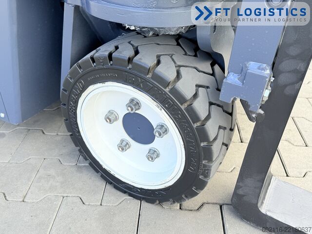 4-vejs gaffeltruck Combilift CB2500 GAS TRIPLEX 4900 FORK POSITIONER
