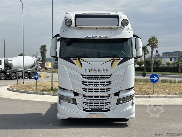 Standaard trekker Iveco S-WAY 570