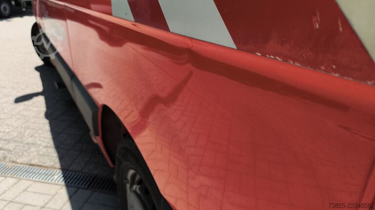 Platforma za rad iz vazduha postavljena na kamione Renault Master France Elevateur 142TPFi