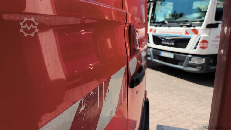 Platforma za rad iz vazduha postavljena na kamione Renault Master France Elevateur 142TPFi