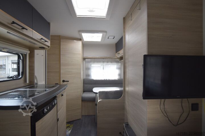 Caravan STERCKEMAN Comfort 472 LJ mit Mover und Markise
