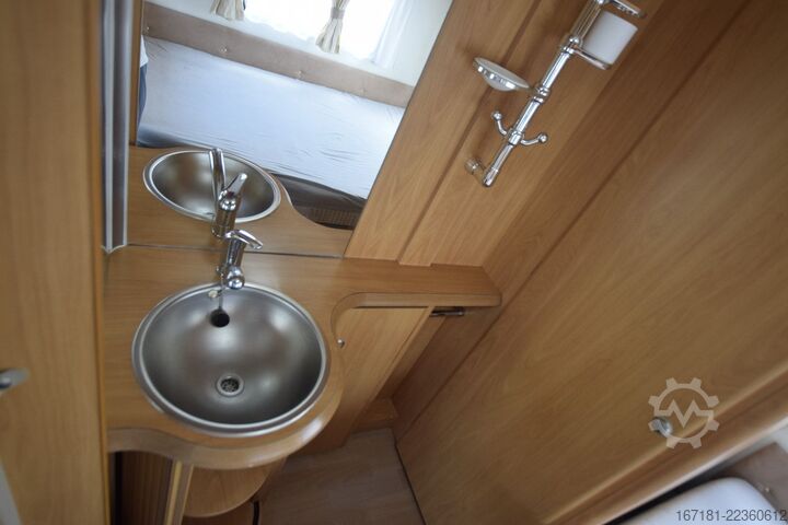 Caravan CHATEAU Calista 450 mit Vorzelt und Mover