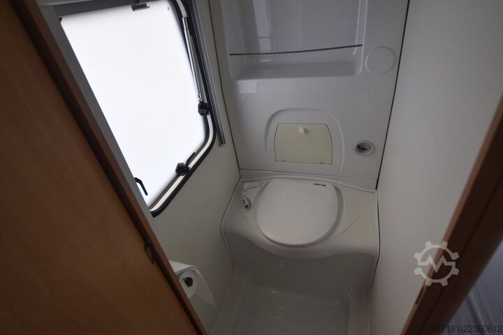 Caravan CHATEAU Calista 450 mit Vorzelt und Mover