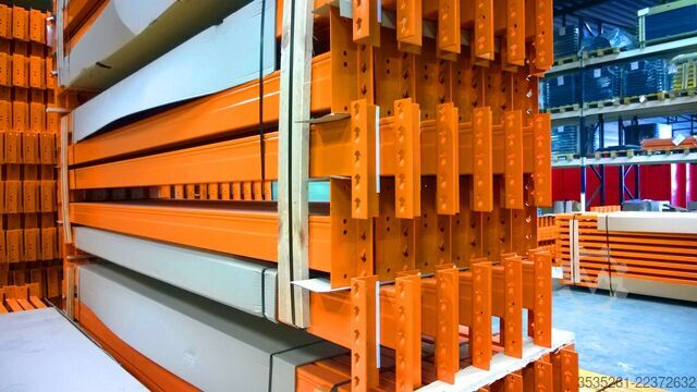  10x13,7 m lang, 5 m hoch, 10 Schutzecken 50 Rahmen, 240 Traversen (3300) 3,25 t