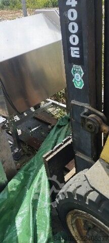 Wózek widłowy spalinowy gaz - propan but ZREMB GPW 400 E