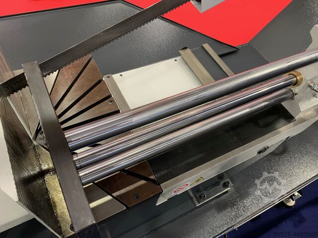 Halfautomatische omvormer zaagmachine MACC 650 DI