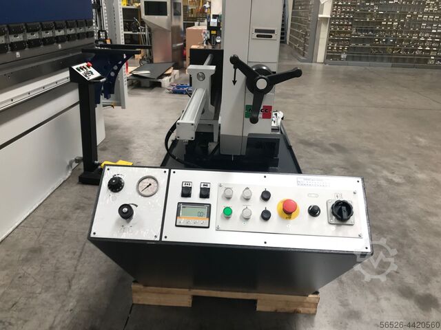 Halfautomatische omvormer zaagmachine MACC 650 DI