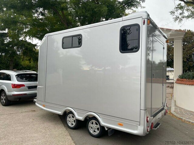 Veewagen Steinsberger Anka 2 Pferdeanhänger mit Bett