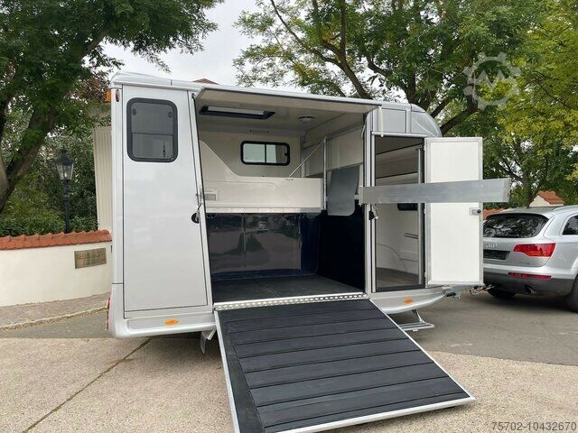 Veewagen Steinsberger Anka 2 Pferdeanhänger mit Bett