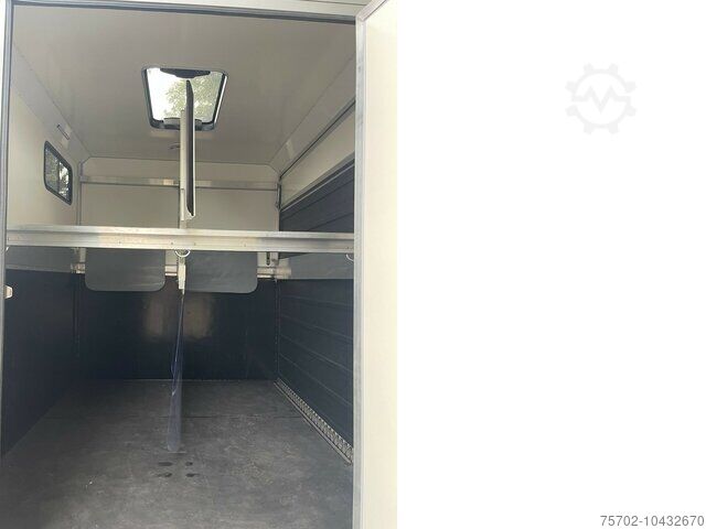 Viehanhänger  Steinsberger Anka 2 Pferdeanhänger mit Bett