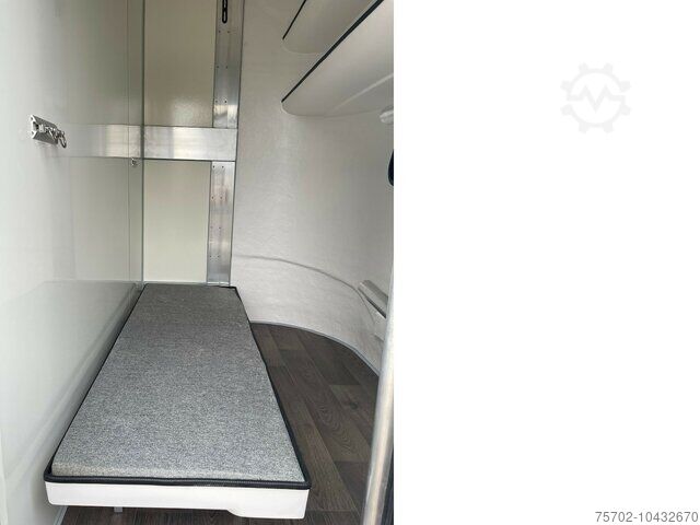 Viehanhänger  Steinsberger Anka 2 Pferdeanhänger mit Bett