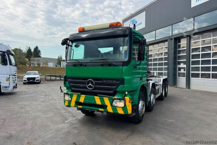 Camion scarrabile MERCEDES-BENZ Actros 3246 8x4 Moser