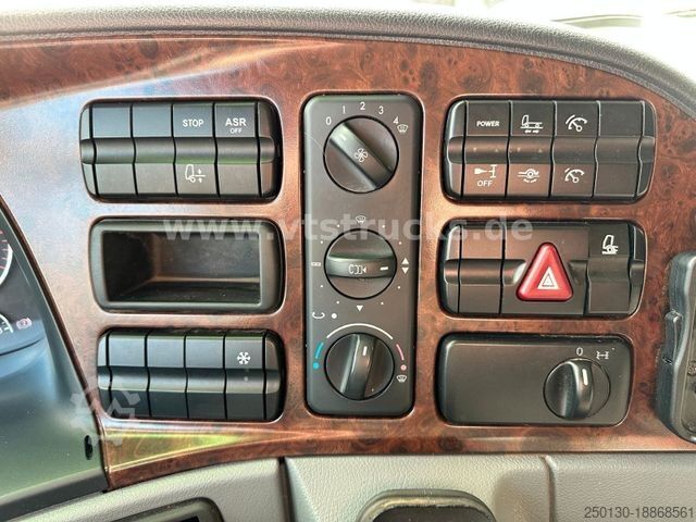 Szarvasmarha-szállító teherautó MERCEDES-BENZ Actros 1841 MP3 1.Stock Köstner Viehaufbau